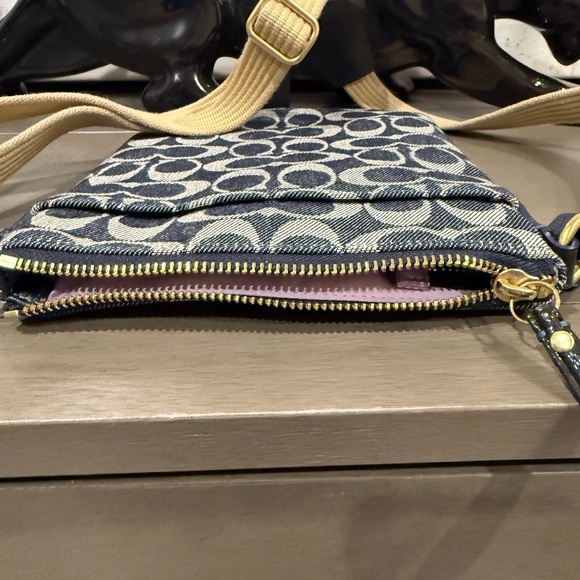 Coach Signature Crossbody Blue Denim Messenger Bag Only Used ONCE - Picture 7 of 10